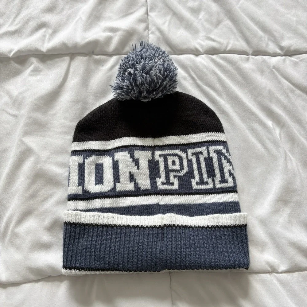 Victoria's Secret‎ Women's Gray Black Striped Beanie Pom Hat One Size Comfort